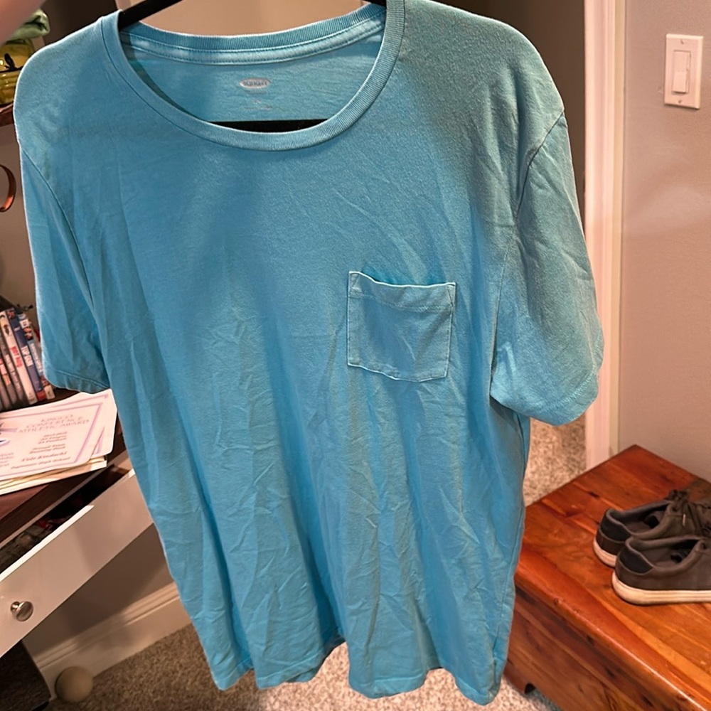 Old navy T, size L